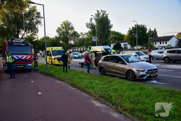 Auto belandt op kant bij ongeval