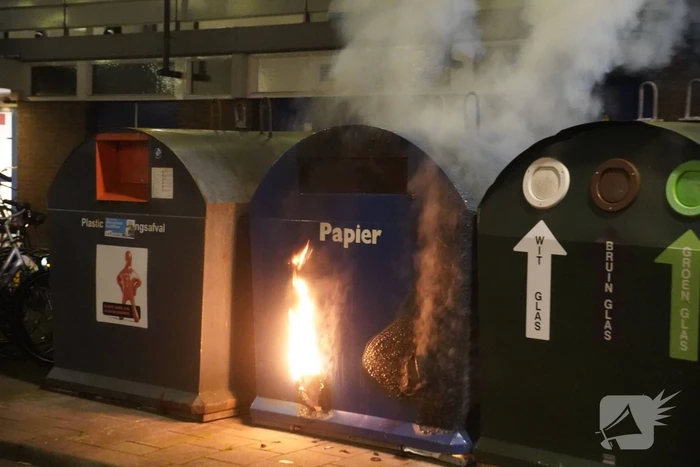 Papiercontainer in brand