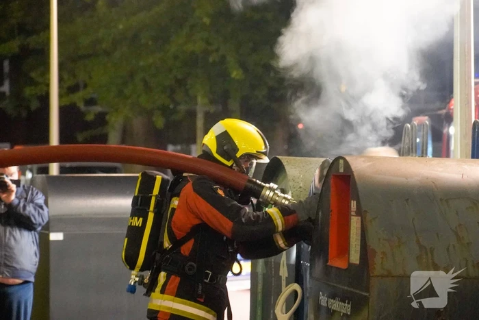 Papiercontainer in brand