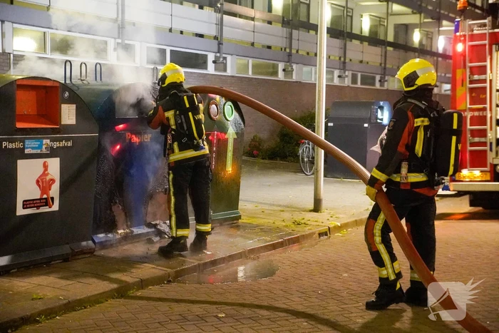 Papiercontainer in brand
