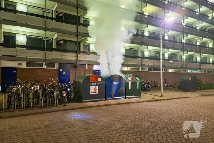 Papiercontainer in brand