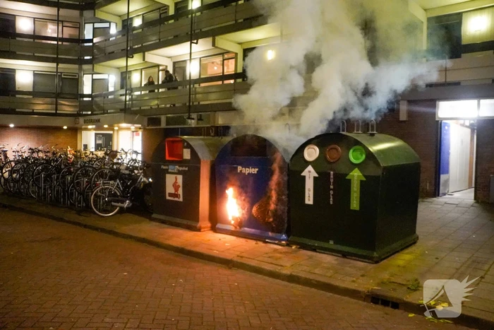Papiercontainer in brand