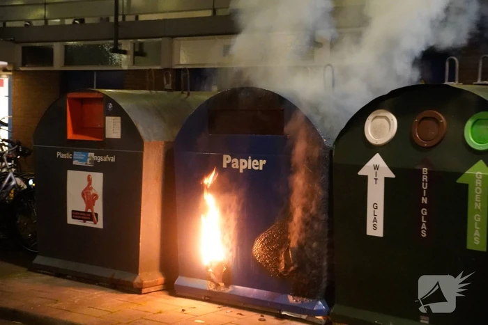 Papiercontainer in brand