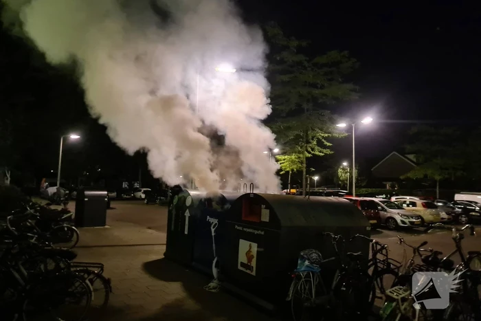 Papiercontainer in brand