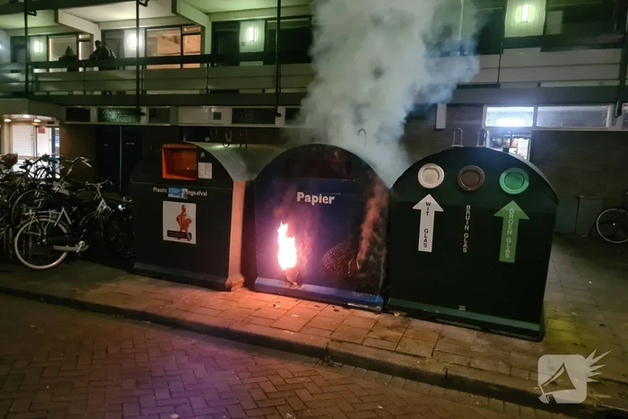Papiercontainer in brand