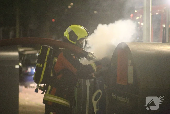 Papiercontainer in brand