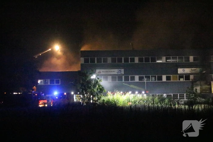 Grote brand in bedrijfspand