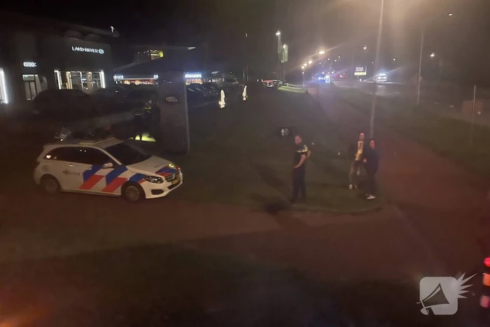 Auto raakt van de weg en belandt in sloot