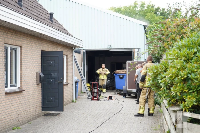 Brand in schuur achter woning