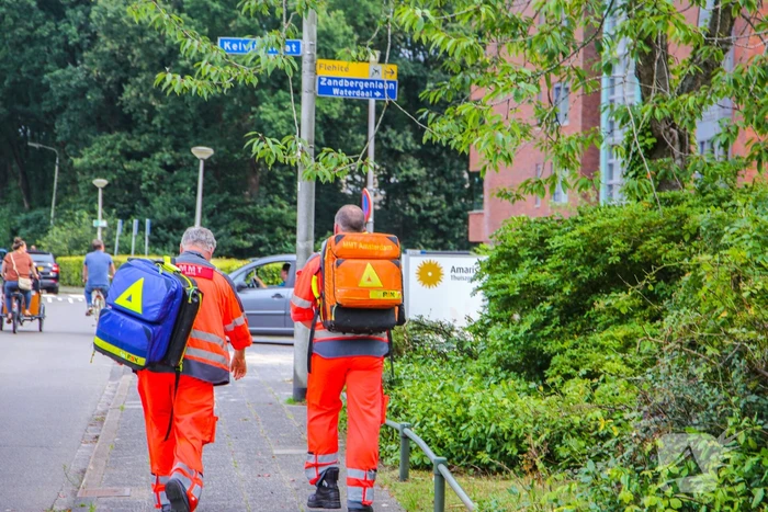 Inzet traumahelikopter woonzorgcomplex trekt veel bekijks