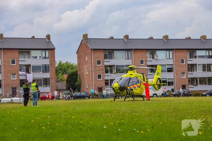 Inzet traumahelikopter woonzorgcomplex trekt veel bekijks
