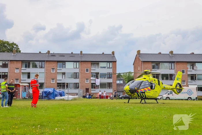 Inzet traumahelikopter woonzorgcomplex trekt veel bekijks