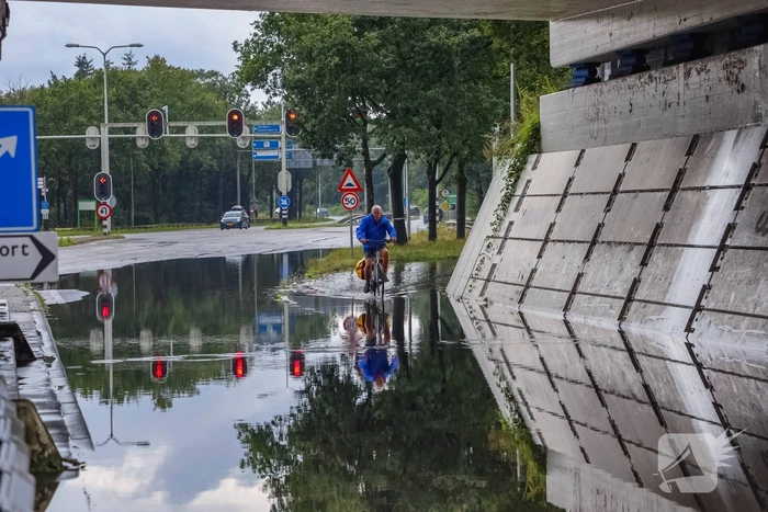 Weg afgesloten door overstroming