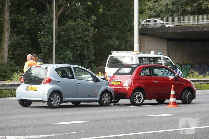 Kop-staart botsing op snelweg