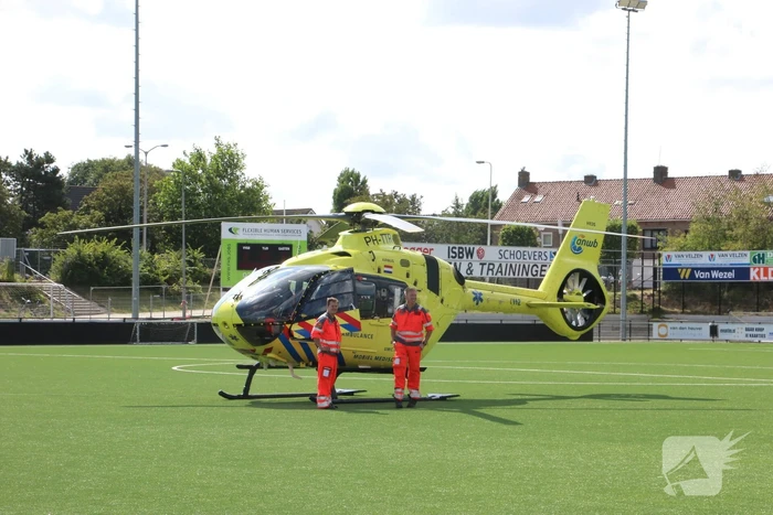 Bouwvakker zwaargewond na val met steiger Voetbalclub VVSB
