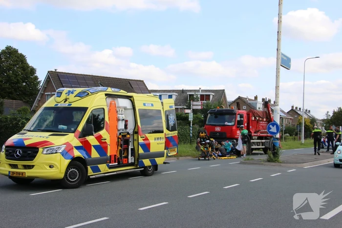 Persoon met scootmobiel zwaargewond bij botsing met vrachtwagen