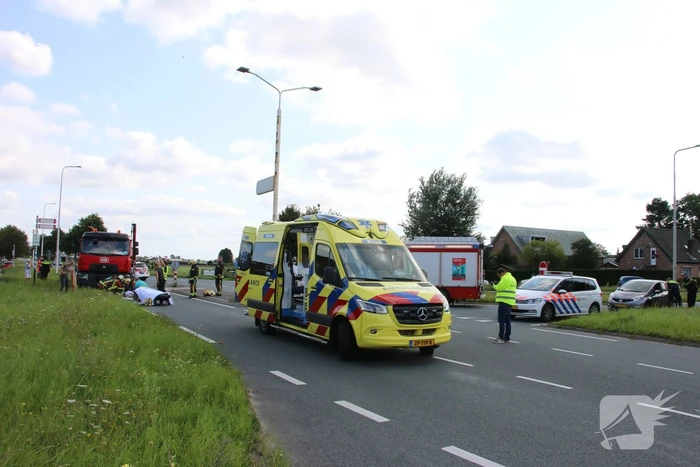 Persoon met scootmobiel zwaargewond bij botsing met vrachtwagen