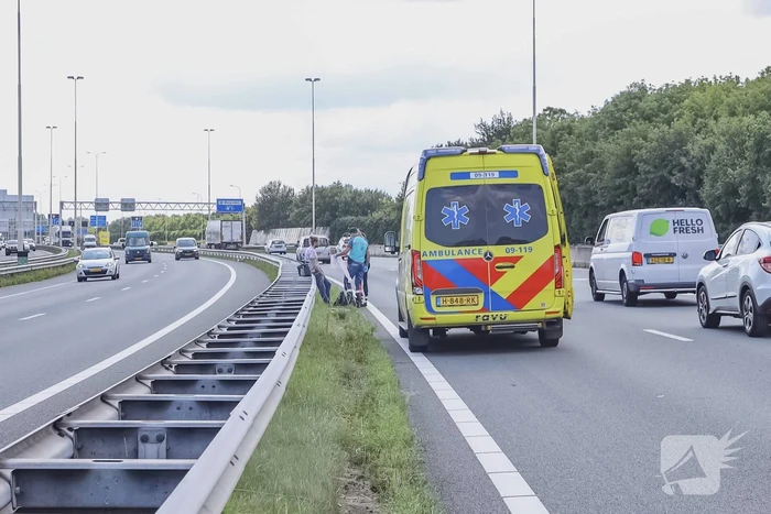 Aanrijding tussen twee auto's en vrachtwagen