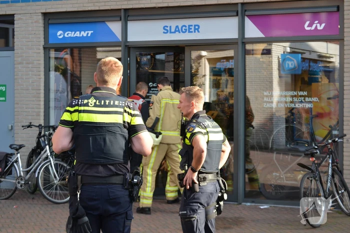 Doorgebrande compressor veroorzaakt hinderlijke lucht in fietsenwinkel