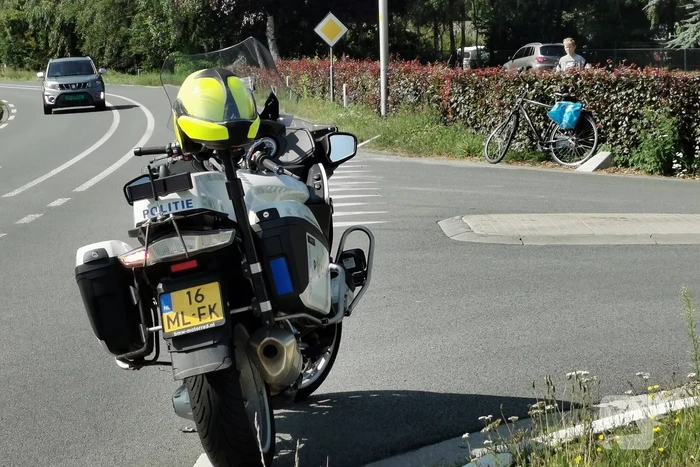 Fietser gewond bij botsing met auto