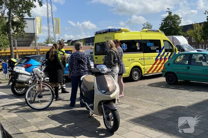 Oudere man gewond bij aanrijding met scooter