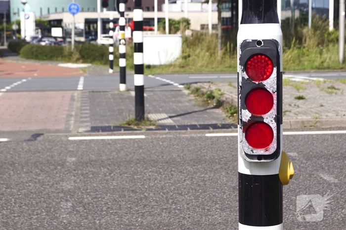 Verkeerslicht lijkt op rood staan door bekladding
