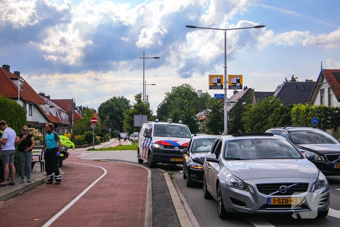 Personenauto's in botsing voor verkeerslicht