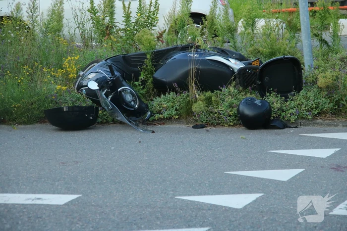 Berijder scooter gewond bij aanrijding met auto