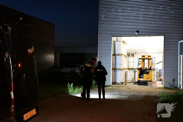 Politie doet onderzoek in bedrijfspand na vondst drugspand