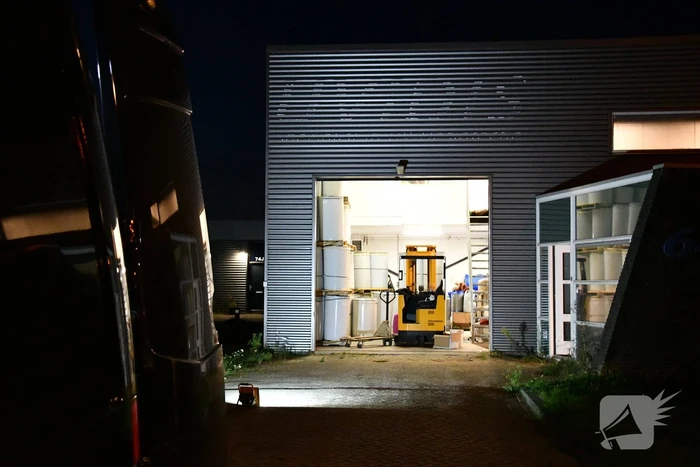 Politie doet onderzoek in bedrijfspand na vondst drugspand
