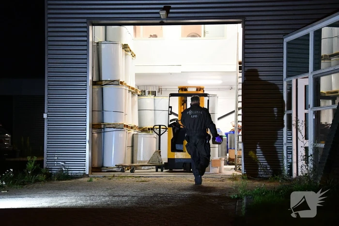 Politie doet onderzoek in bedrijfspand na vondst drugspand