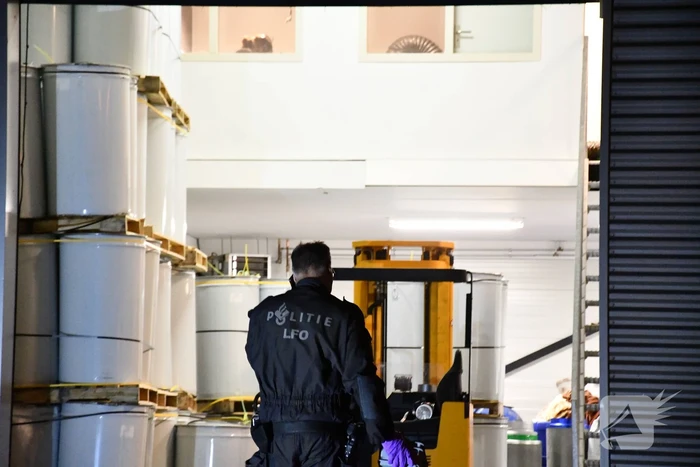 Politie doet onderzoek in bedrijfspand na vondst drugspand