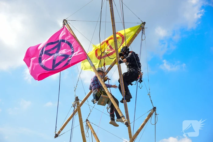 Klimaatactivisten Extinction Rebellion blokkeren toegang Shell-Pernis