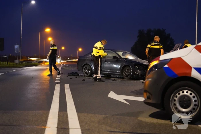 Veel schade bij ongeval tussen twee auto's
