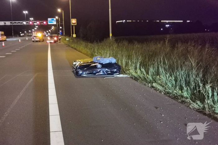 Auto belandt in berm na uitwijkmanoeuvre