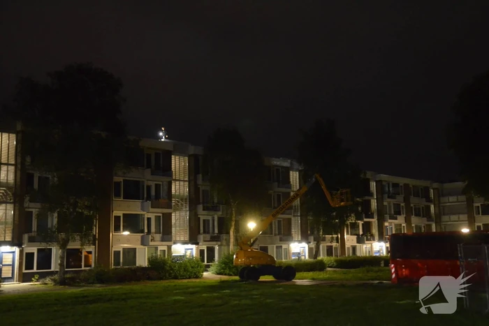 Zoekslag wegens geluiden op dak