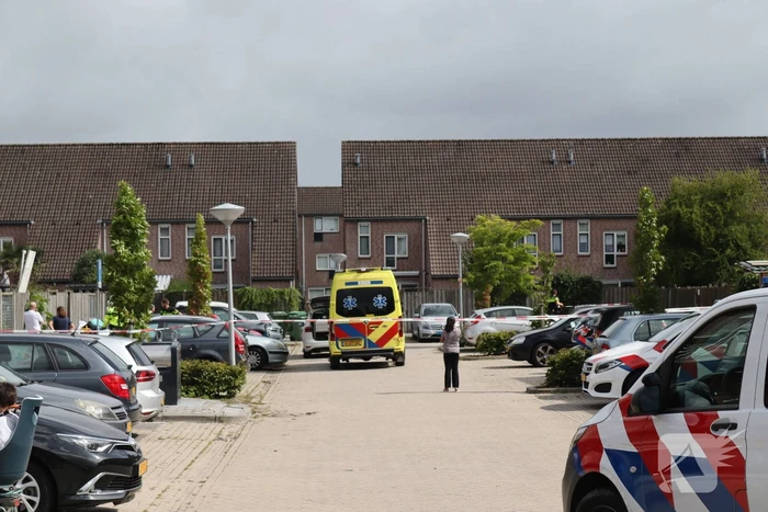 Persoon steekt man neer in woning