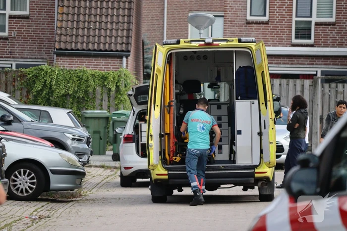 Persoon steekt man neer in woning