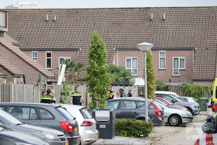 Persoon steekt man neer in woning