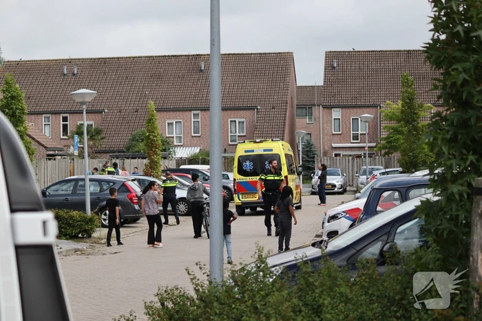 Persoon steekt man neer in woning