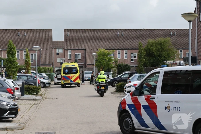 Persoon steekt man neer in woning