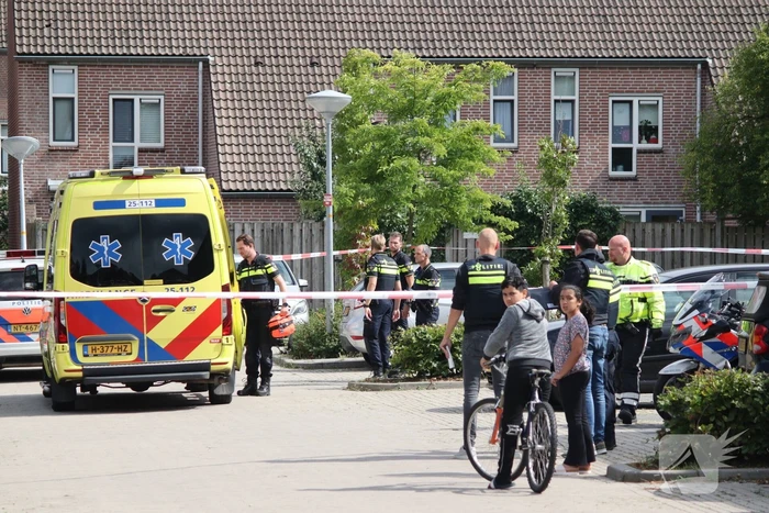 Persoon steekt man neer in woning