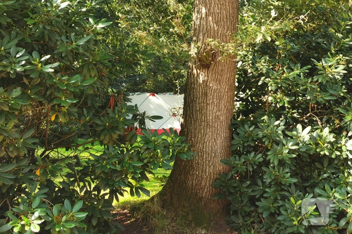 Zichtschermen geplaatst op vakantiepark