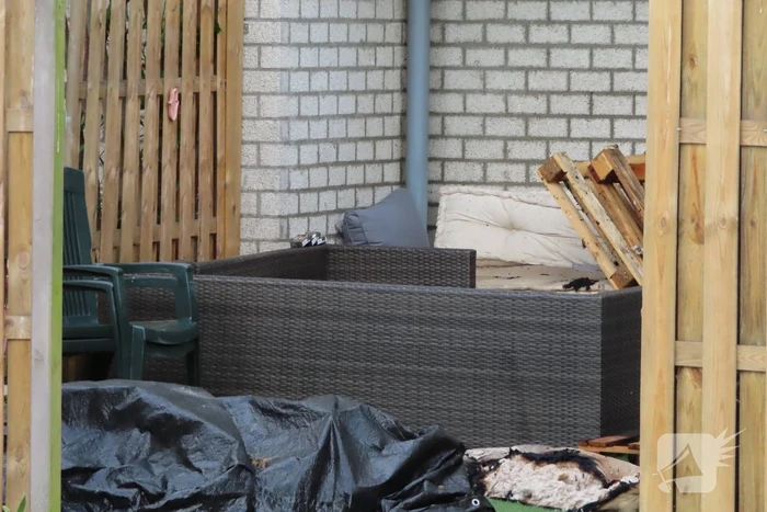 Kussens tuinset vatten vlam