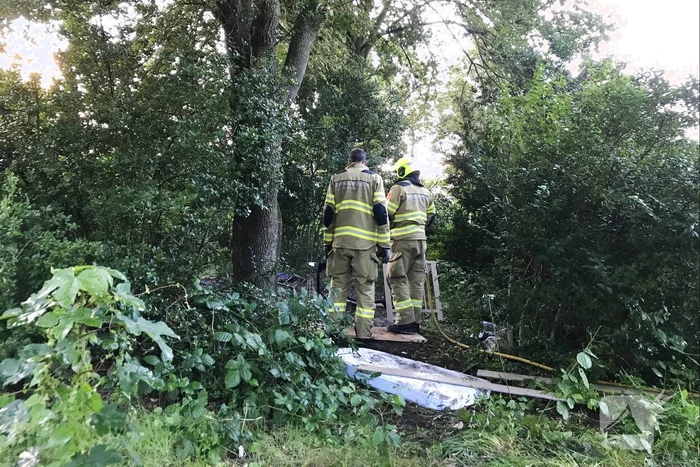 Afval in brand gestoken in bosjes
