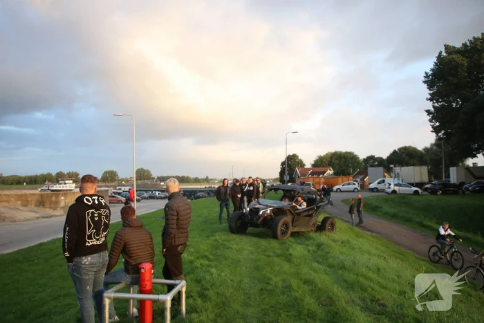 Grote politie-inzet wegens illegale scootermeeting