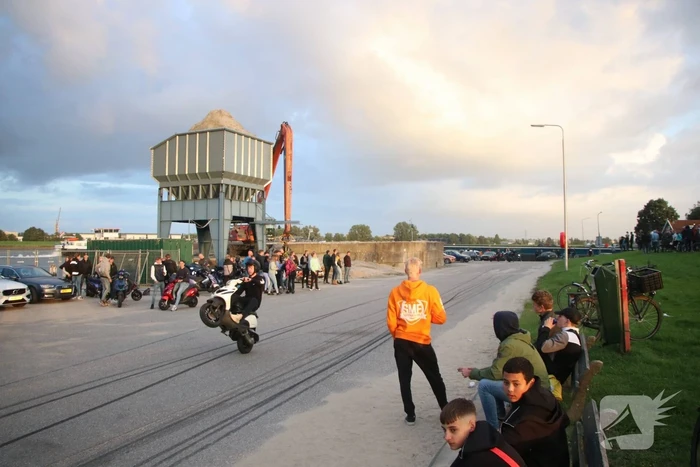 Grote politie-inzet wegens illegale scootermeeting