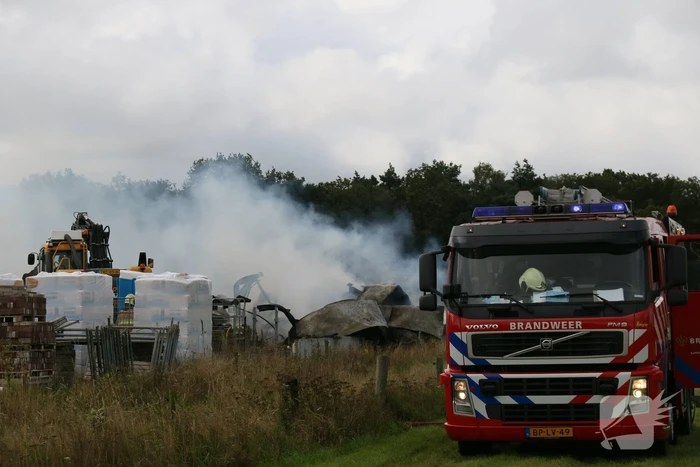 Bedrijfspand gaat in vlammen op