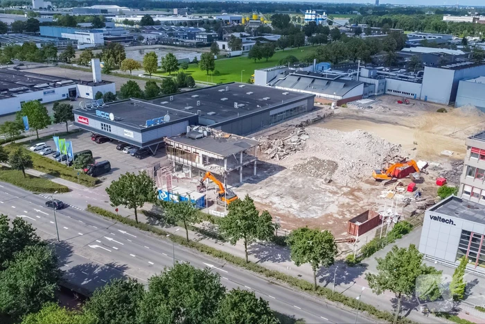 Panden Kwantum en Roobol gesloopt voor herontwikkeling winkelcomplex