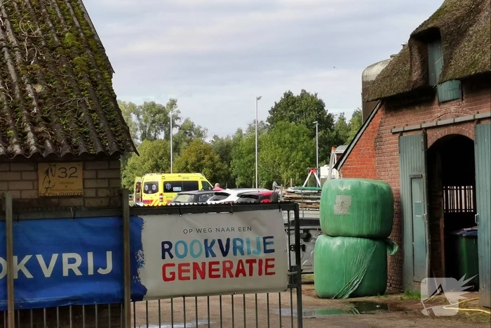 Persoon gewond op manege
